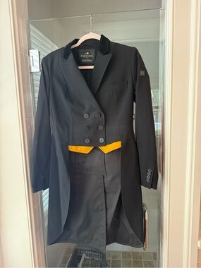 Pre Worn Women’s Equiline Shadbelly size 44 US 8. Black with yellow points.